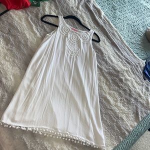 White lily Pulitzer pull over dress chiffon material absolutely stunning on.